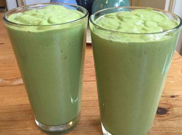 creamy-avocado-and-kale-greek-smoothie