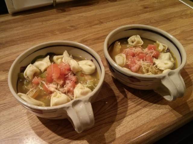 easy-vegetable-tortellini-soup