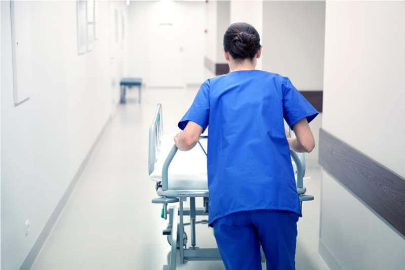 nurse-carrying-hospital-gurney-to-emergency-room