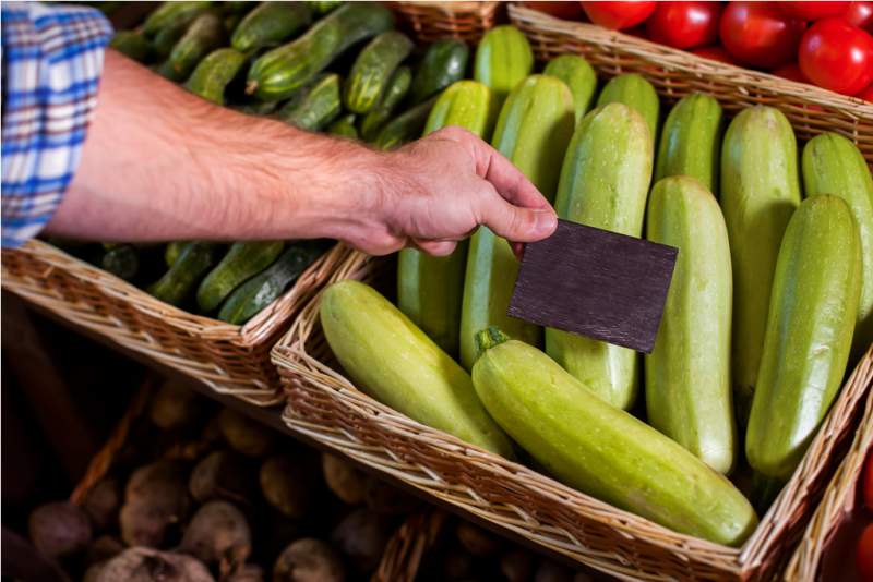 price-tag-installation-on-vegetable-marrow