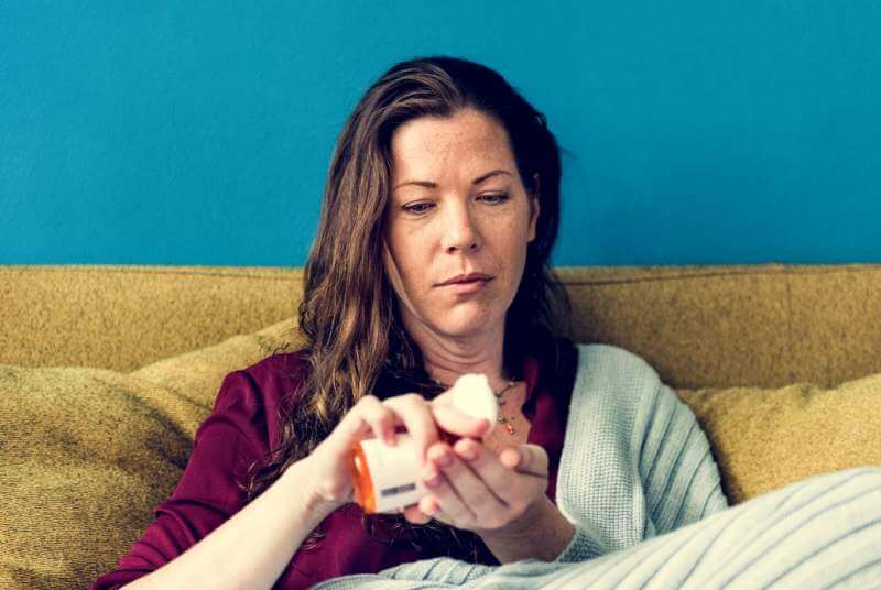 woman-sick-on-the-sofa