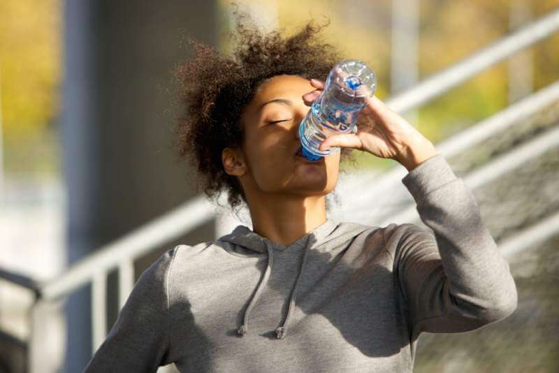 young-sports-woman-drinking-water-from-bottle