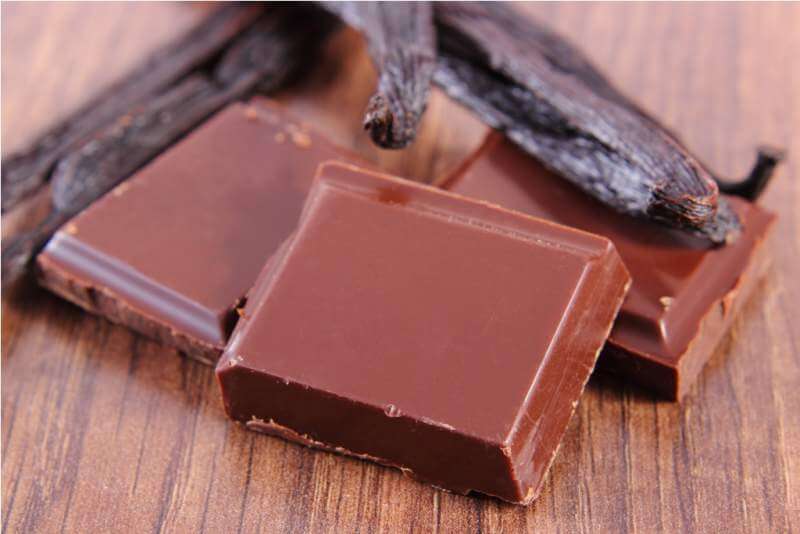 dark-chocolate-and-fragrant-vanilla-sticks