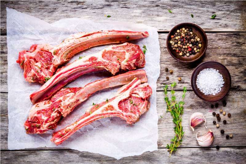 raw-lamb-meat-ribs-with-garlic-and-thyme