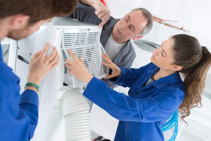 trainees-working-on-an-air-conditioning-unit