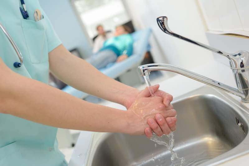 rinsing-and-washing-the-hands