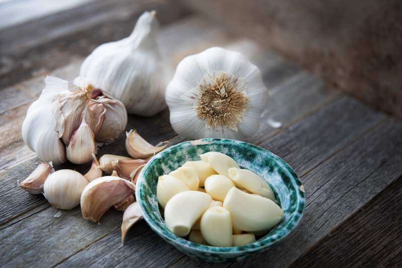 cooking-with-garlic