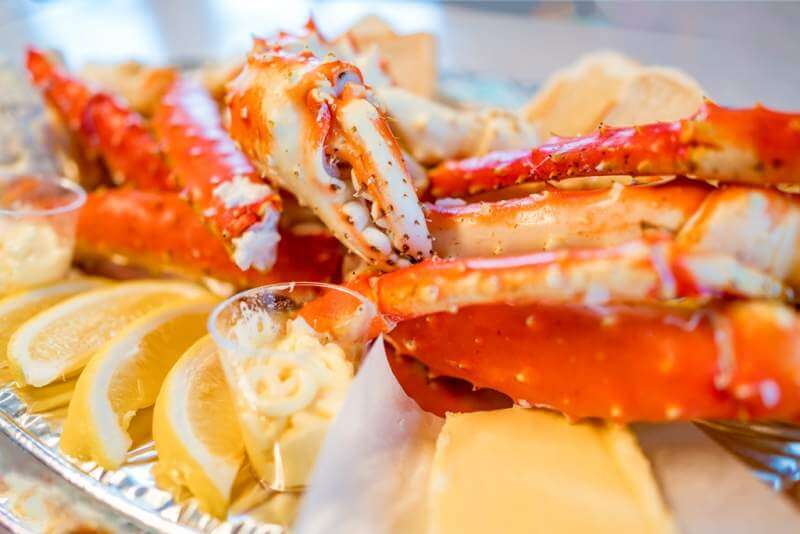 red-king-crab-legs-with-fresh-lemon-slices