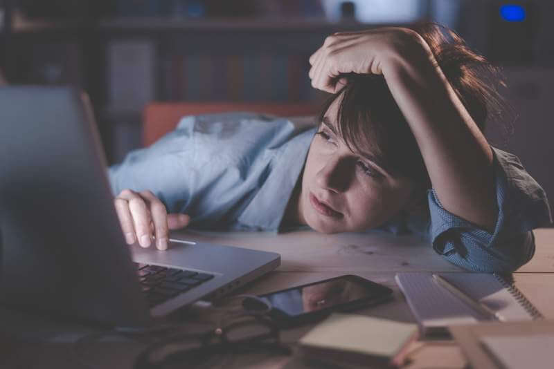 sleepy-woman-working-with-her-laptop