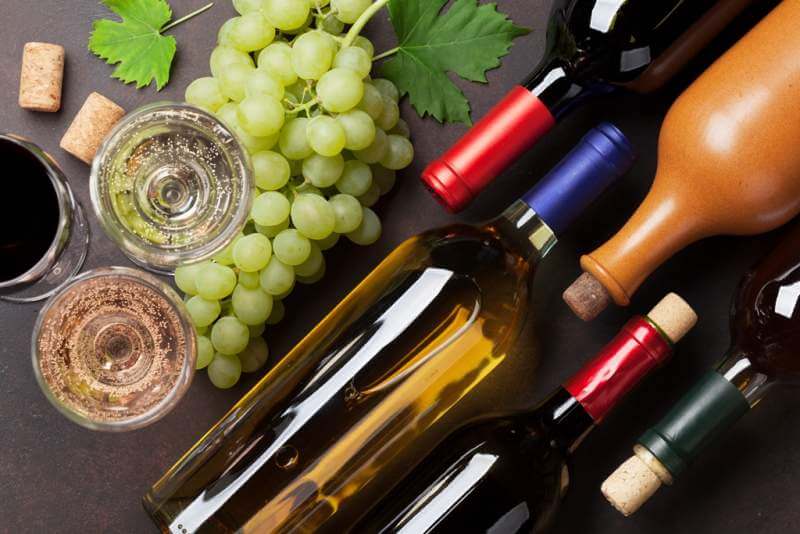 wine-bottles-and-grapes