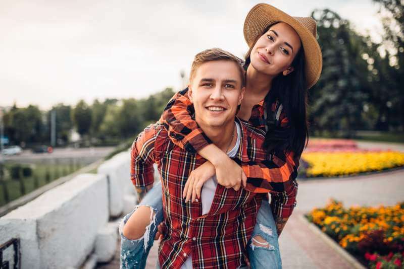 couple-of-tourists-excursion-between-skyscrapers