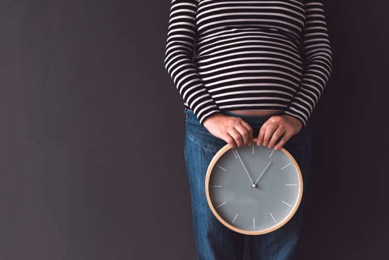 pregnant-female-with-vintage-alarm-clock