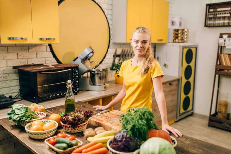 young-woman-cooking-on-the-kitchen-healthy-food