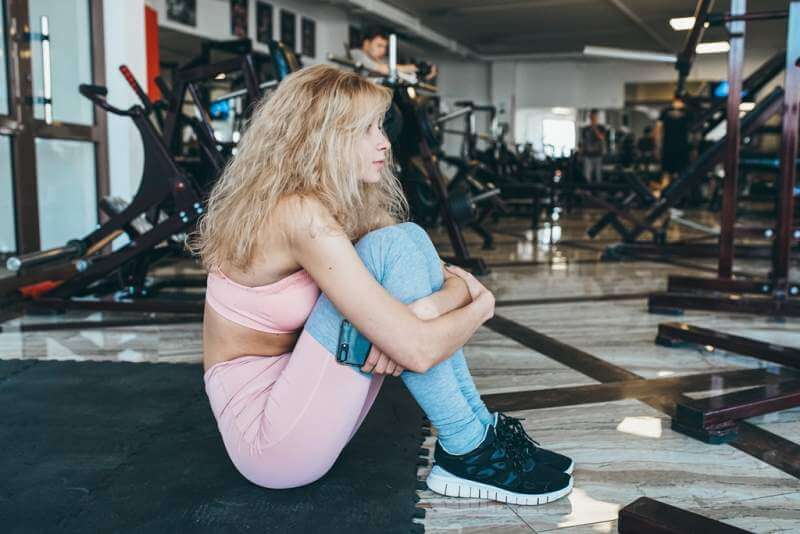 girl-sits-on-the-floor-in-the-gym-