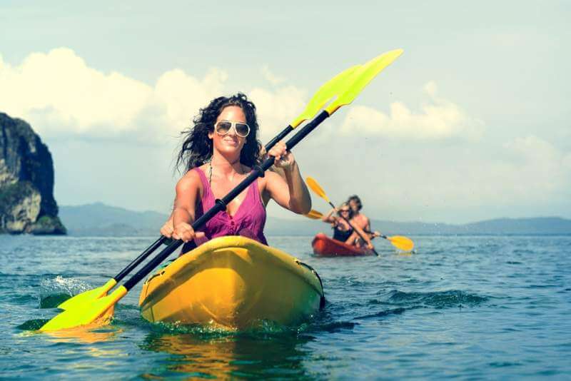 kayaking-tropical-vacation-trip-tourist-boat