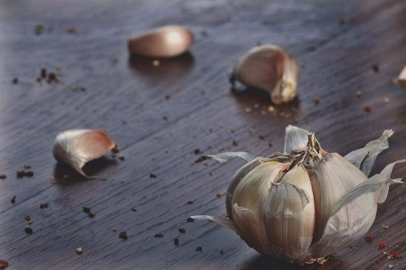 garlics-cloves