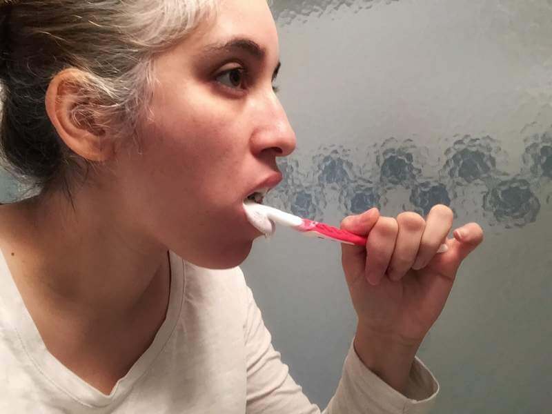 woman-brushing-her-teeth